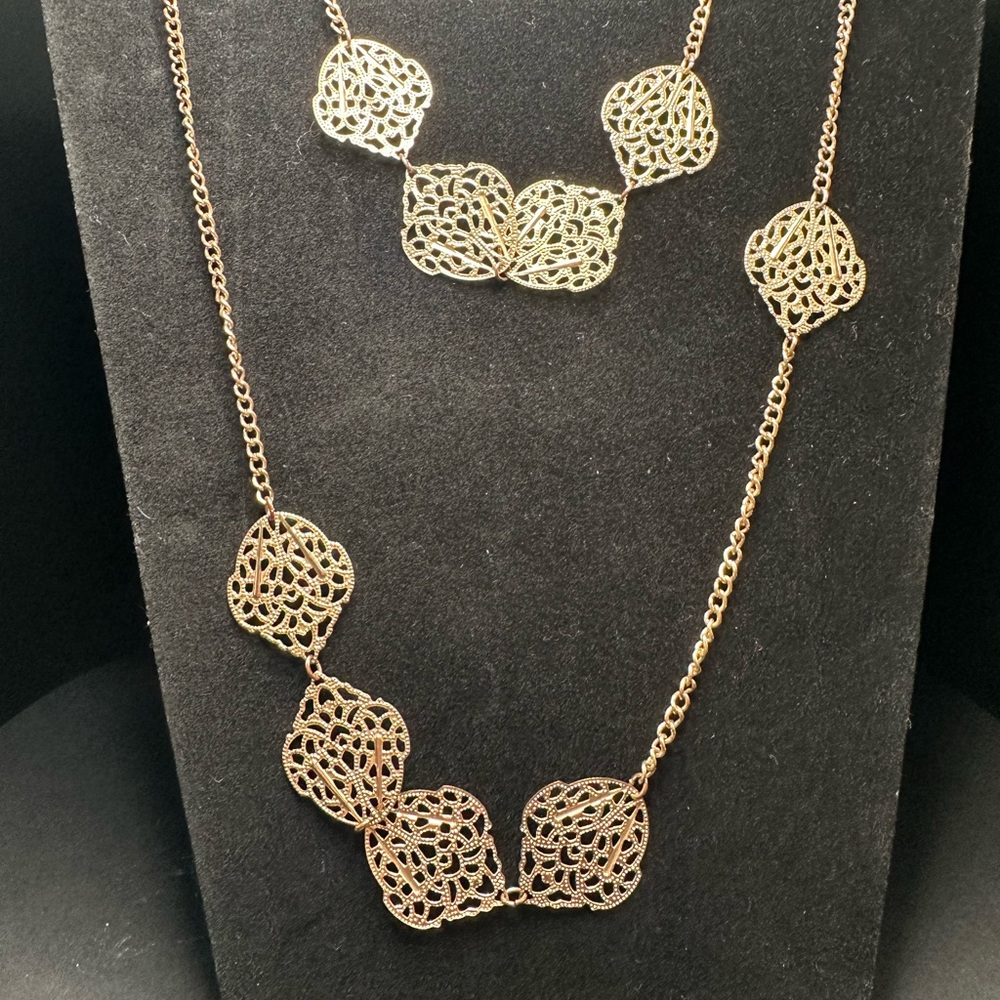 Gold‎ layering necklace = EUC